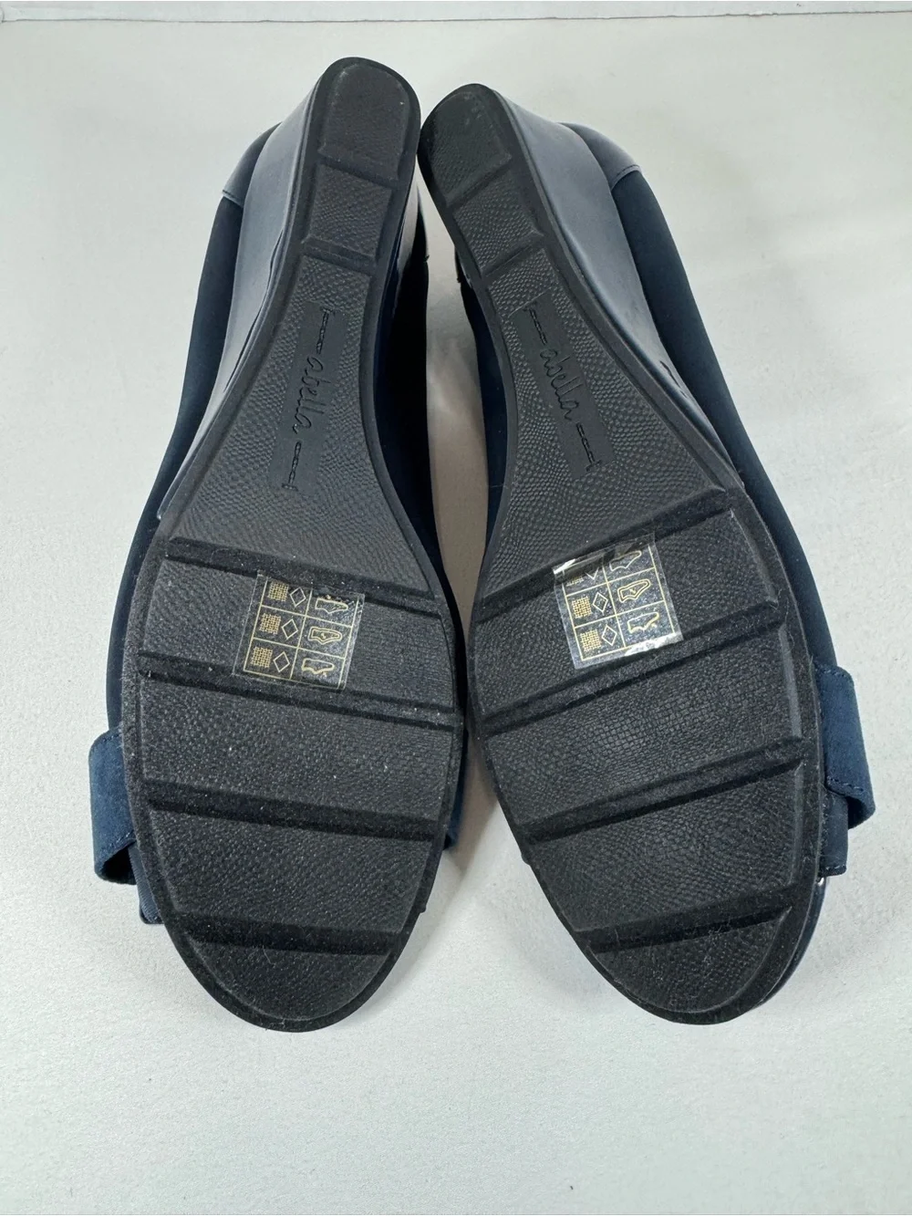 Abella Berri Navy Blue Wedge Peep Toe Heels Size 8.5 New In Box Patent Trim Pump